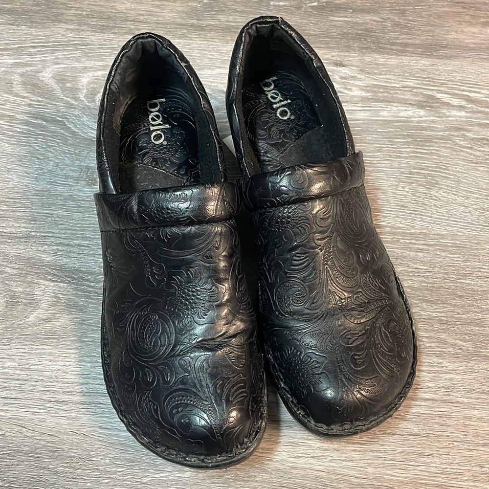 Size 11M BOLO By BORN Women's Black Embossed Floral Clogs Shoes
